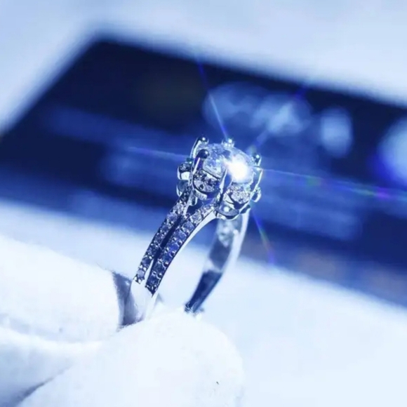 Women's rings 925 sterling silver cubic Zirconia & rhinestone size 6 to 9 - Picture 2 of 4